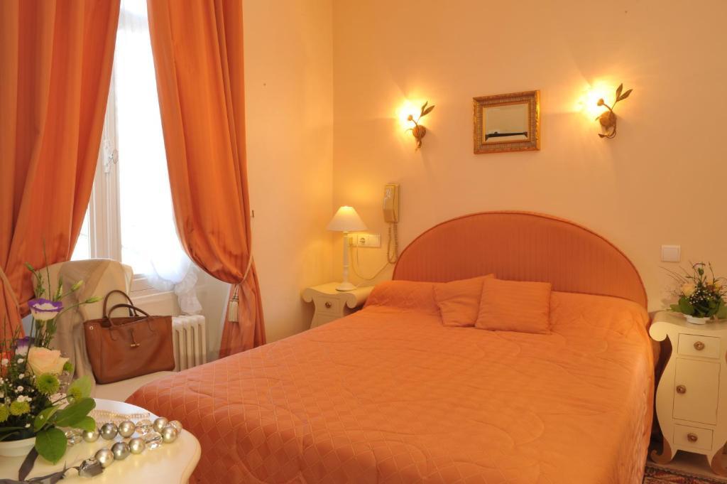 Logis L'Hermitage Buzancais Екстер'єр фото