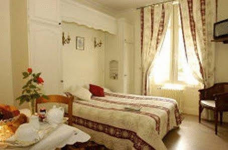 Logis L'Hermitage Buzancais Екстер'єр фото
